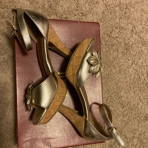 Sofft brand gold strappy heels with flower